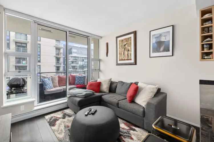 False Creek Condo 1 Bed + Den + Flex Wall Centre Vancouver