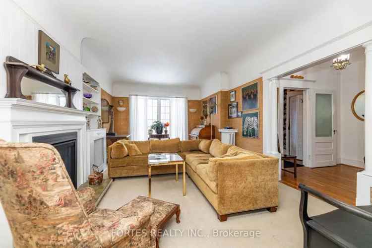 Buy Duplex in High Park with Spacious Rooms and Private Garden