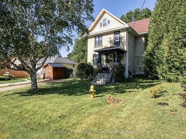 Century Home with Swim Spa Near Kelso Beach