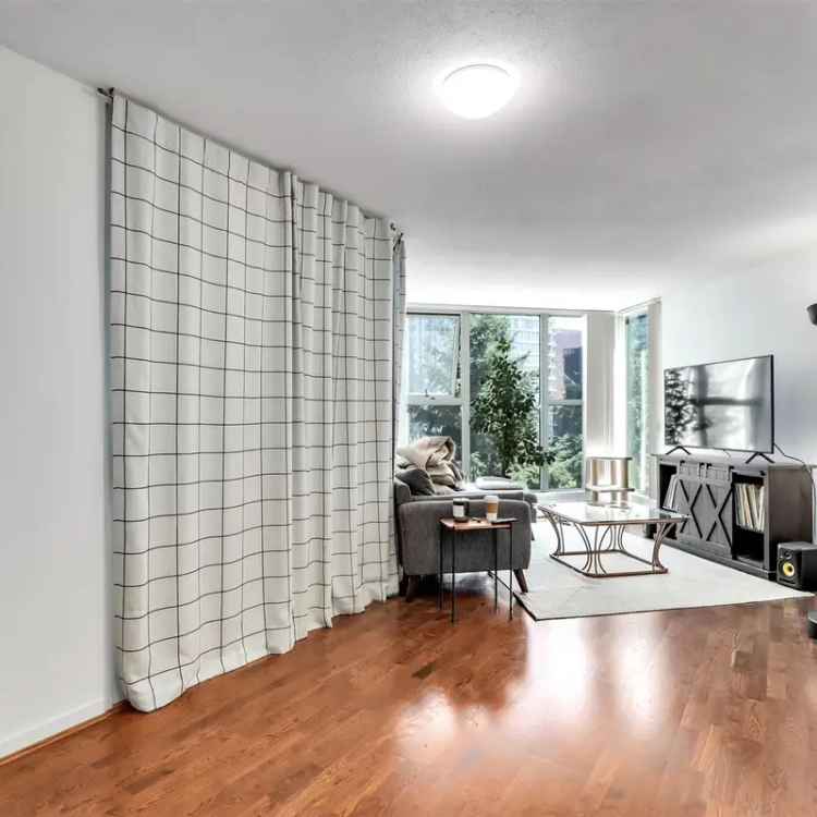 Downtown 1 Bed+Office Condo Landmark 33 Yaletown Amenities Parking