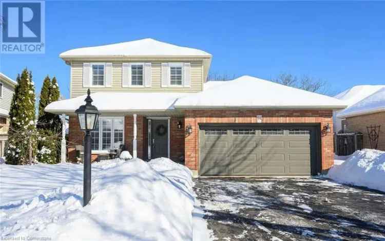 Fabulous Dorchester Estates Home with Escarpment Views