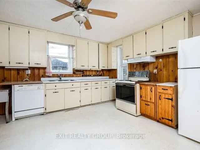 3 Bedroom 1 Bath Brick Home near Tweed