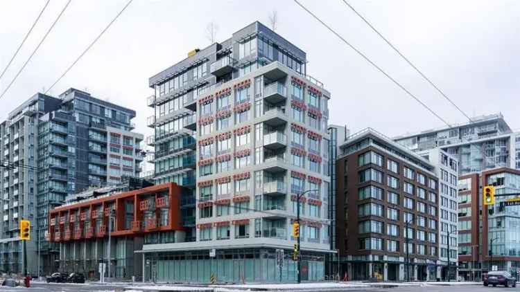 Sell Apartment in Southeast False Creek with Private Amenities and Parking