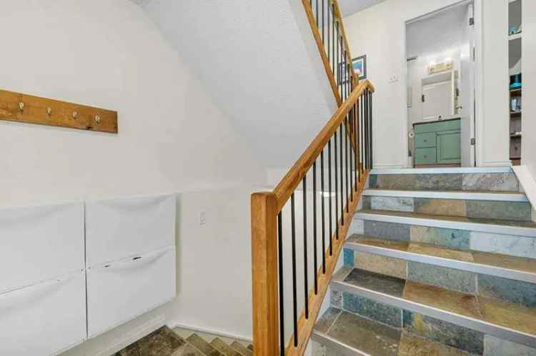 Rosedale Townhome: 2 Beds 2 Baths 1900 Sq Ft Updated