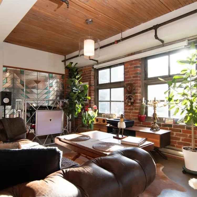 Gastown Loft 2869 sq ft 3-Bedroom Historic Pilkington House