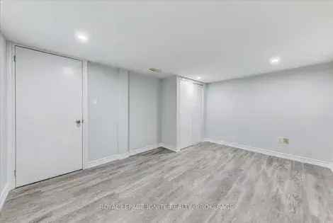 1 room house of 145 m² in Toronto