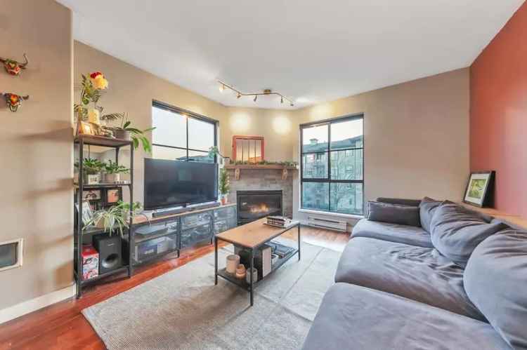 Condo For Sale in Port Coquitlam, British Columbia