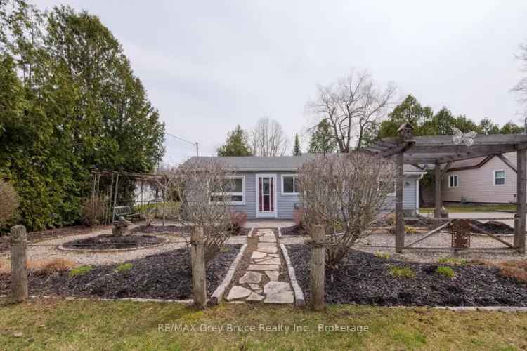 Sauble Beach Year-Round Cottage 3-Bedroom Home