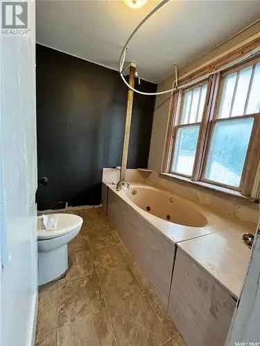 House For Sale In Pleasant Hill, Saskatoon, Saskatchewan