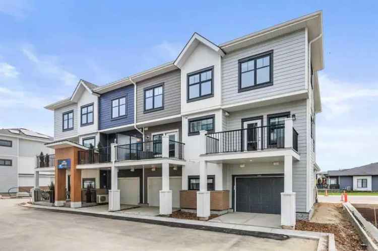 Townhouse For Rent in Calgary, Alberta