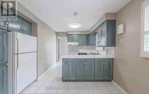 3 rooms apartment of 214 m² in Toronto