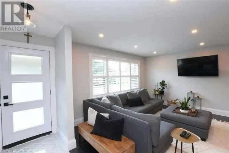 Modern 2-Bedroom Upper Unit in Renovated Bungalow