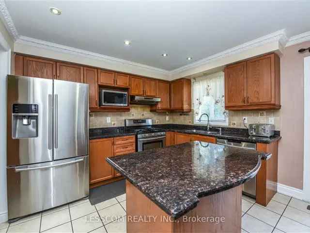 House For Sale in Brampton, Ontario