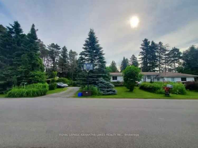 Lakefront Cottage Family Home Steps to Sturgeon Lake