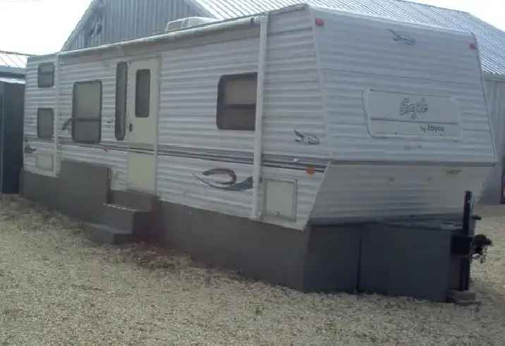 1 Bed 1 Bath Trailer Available for Rent