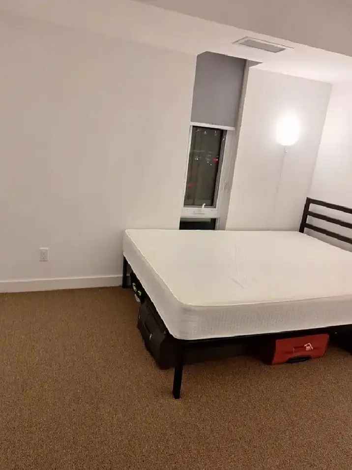 master bedroom for rent in a 2B 2B Condo