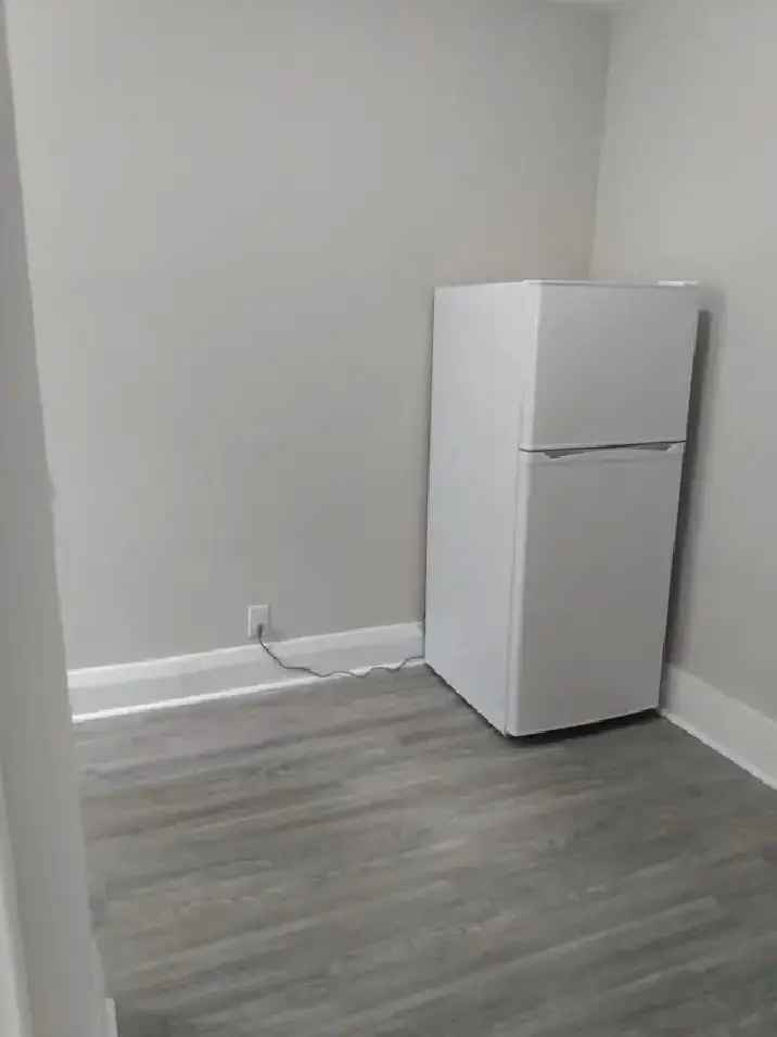 Spacious Bachelor Unit in downtown Toronto!