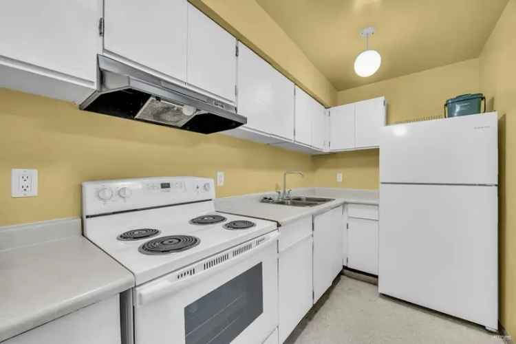 Charming 2 Bed 1 Bath Townhome Near Recreation and Shopping