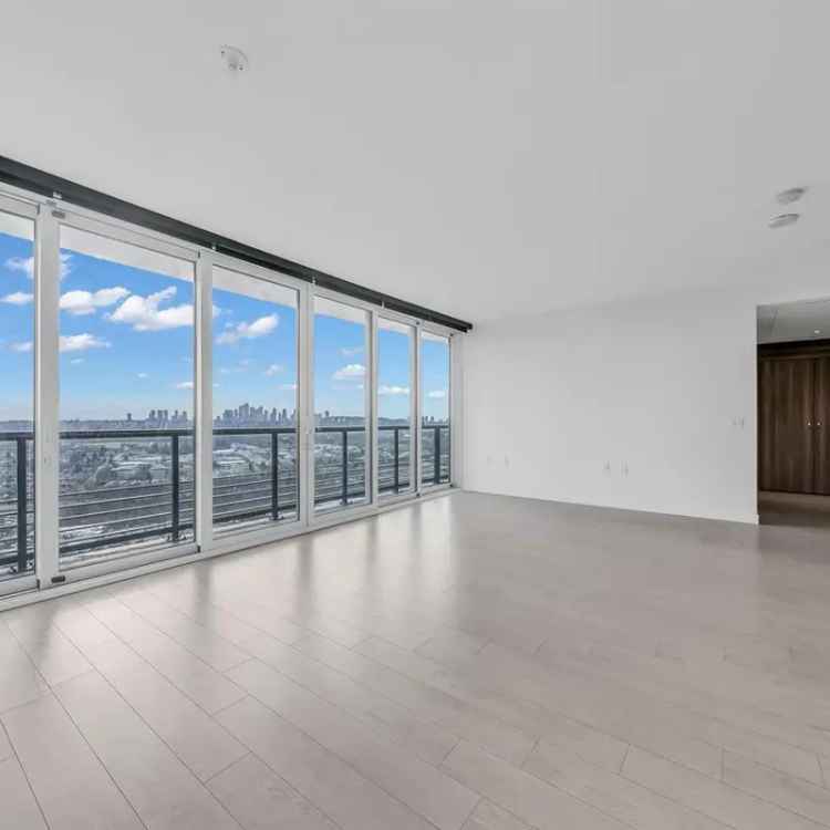 Luxury 2-Bedroom Condo with Stunning Views and Clubhouse Access