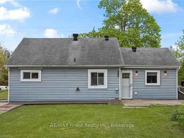 Charming 2-Bedroom Bungalow Near Lake Ontario