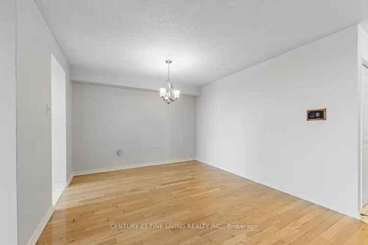 Condo For Sale in Vaughan, Ontario