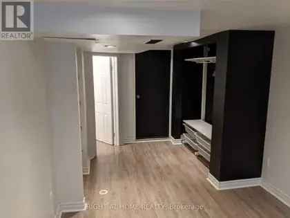 2 rooms apartment of 927 m² in Toronto