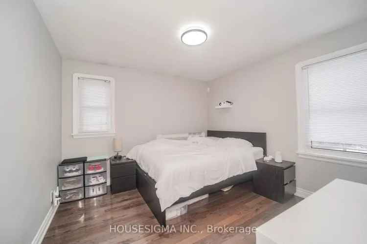 House For Sale in Toronto, Ontario