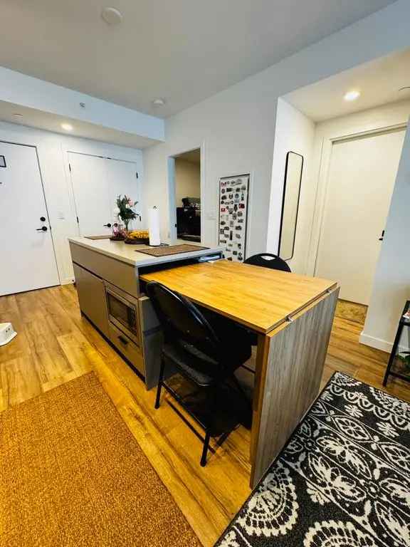 Condo For Sale in Surrey, British Columbia