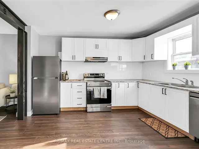 Beautifully Renovated 4-Bedrm Home in Hamilton