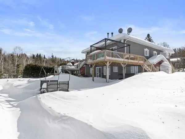 3-Bedroom Waterfront Condo Lanaudiere