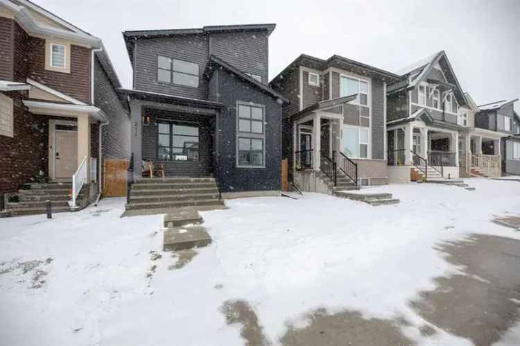 House For Sale in Calgary, Alberta