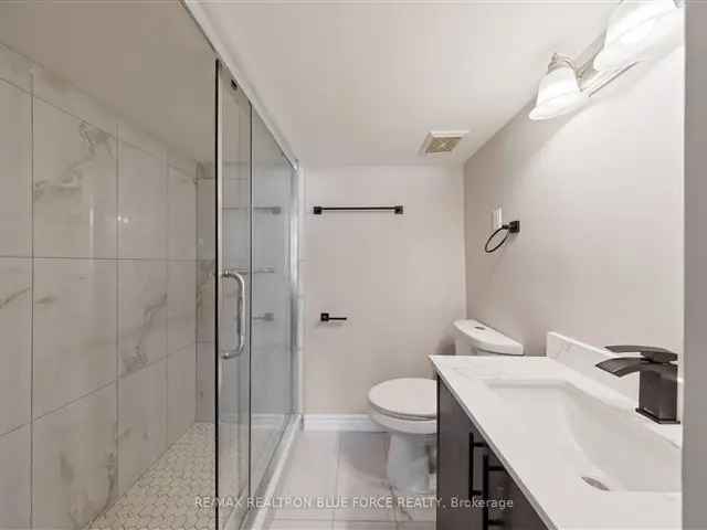 Beautifully Renovated Duplex Two-Storey Near Downtown