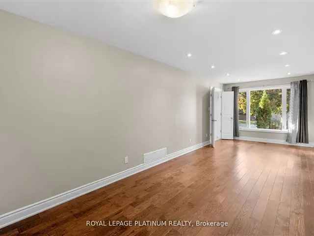 House For Sale in Mississauga, Ontario