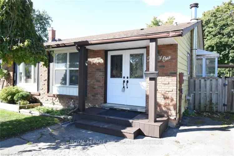 Buy Bungalow in Welland with Spacious Fenced Yard and Modern Kitchen