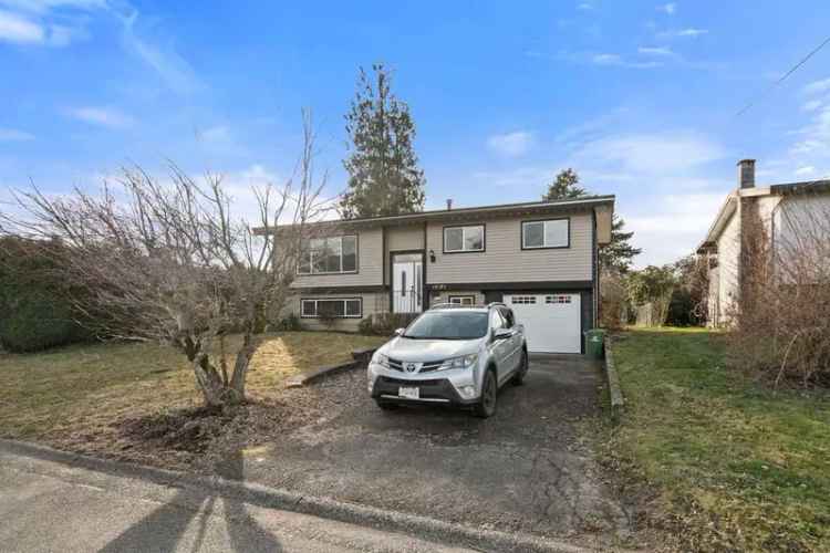 1871 Sqft 5 Bdrm Family Home with Pool Royal Lepage Wheeler Cheam