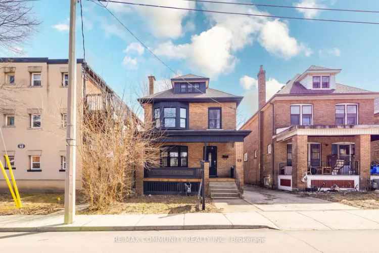 Fully Upgraded 3 Bed 2.5 Bath Home in Family Neighborhood