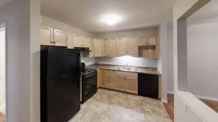 Spacious 2-Bedroom Townhouse in Findlay Estates - First Month Free