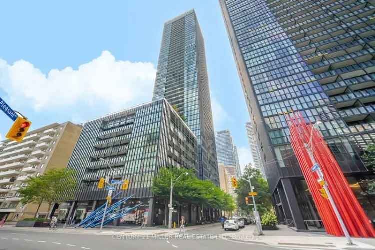 Luxury 2BR Condo in Yorkville - Modern Finishes & Amenities