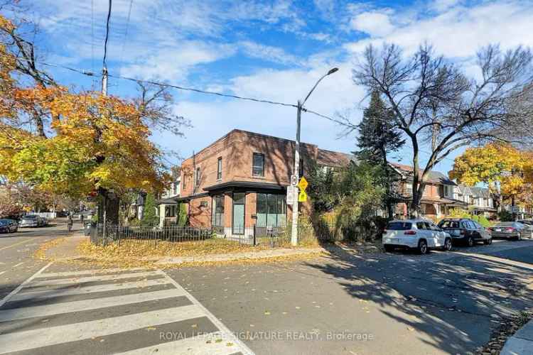 House For Sale in Toronto, Ontario