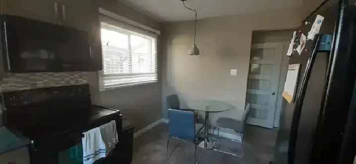 Rent Duplex in St Boniface with 2 Bedrooms, 1.5 Baths and Garage