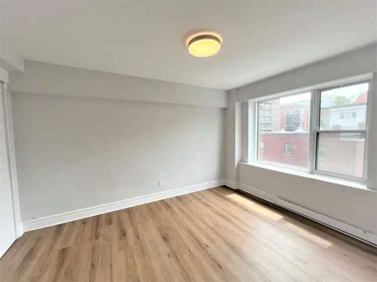 2 Bedroom Apartment in Montreal with Updated Finishes and Amazing Amenities