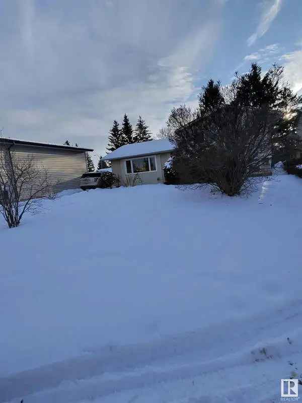 Estate Sale 3 Bedroom House Huge Lot Walking Trail Close Ravine