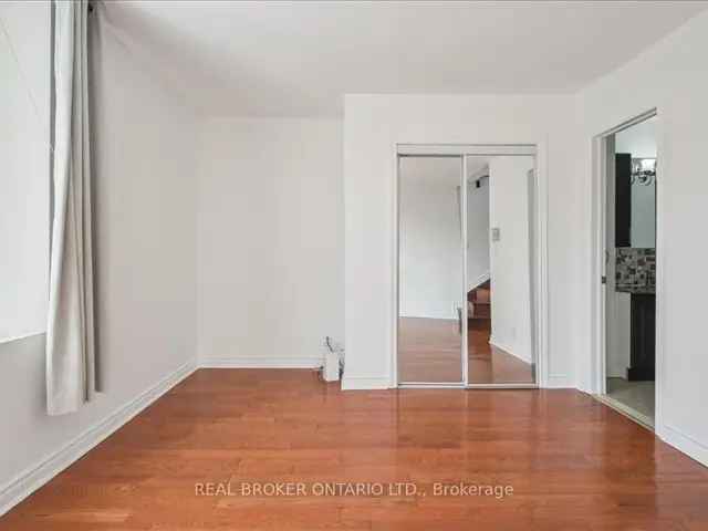 House For Sale in Toronto, Ontario