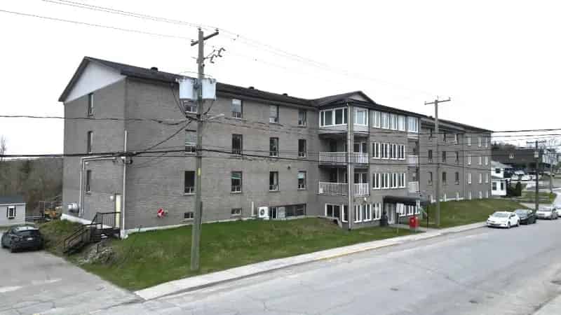 Windsor Rental Building: Rooms with Full Baths, Amenities Included