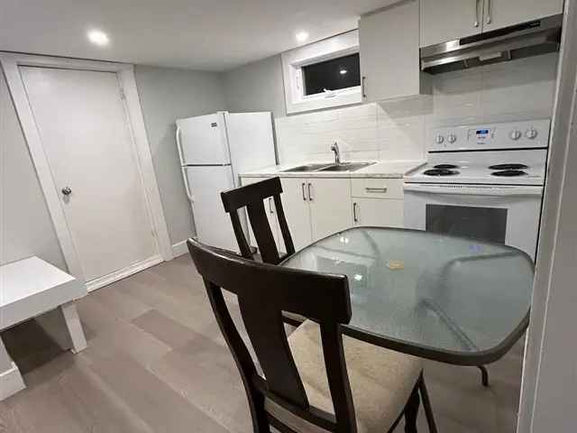 Spacious Basement Apartment Near Downtown