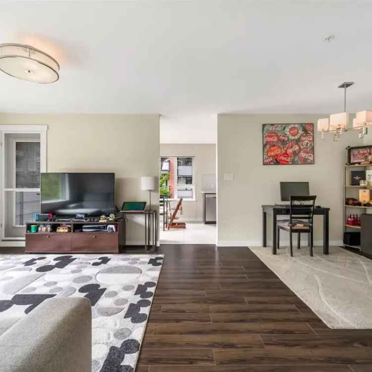 Immaculate 2-Bed 2-Bath Corner Unit at New Water River District