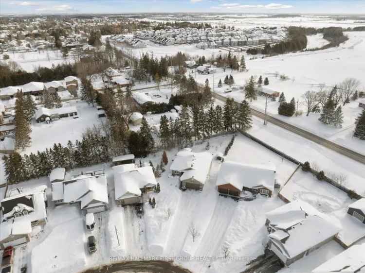 Pristine Bungalow in Family Friendly Neighbourhood