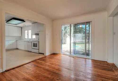 Spacious Aylmer Bungalow 3 Beds 1 Bath Large Lot