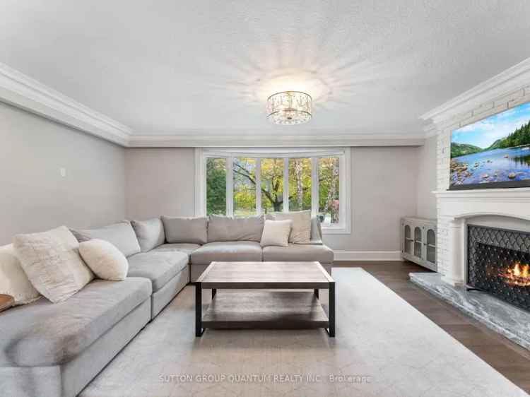 House For Sale in Mississauga, Ontario