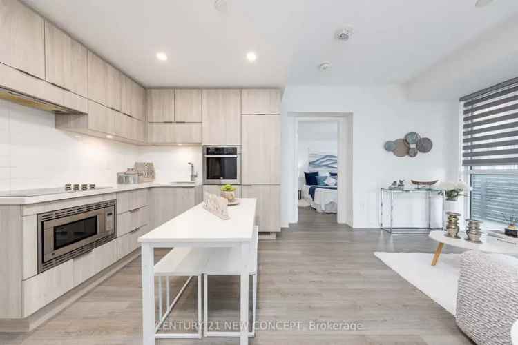 Luxury Condo at Yonge Eglinton 732 Sqft